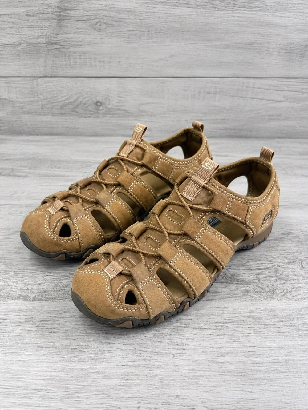 Skechers Tan Suede Closed-Toe Outdoor Fisherman Sandals Women’s Size 9